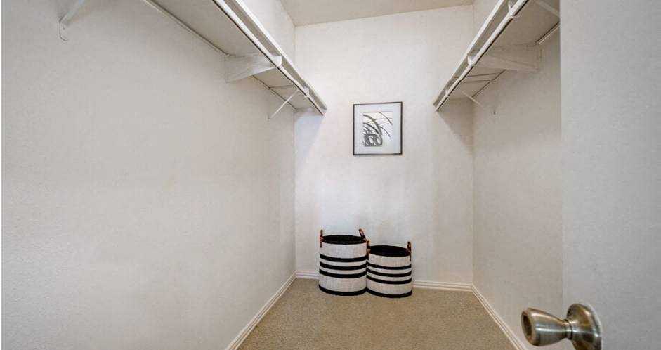 Woodlake Oaks Apartments Image 12